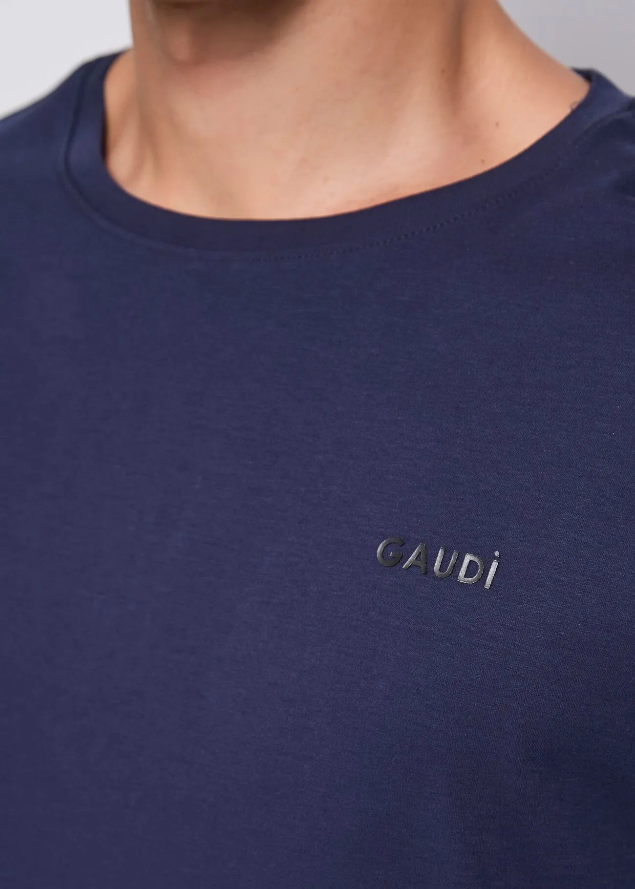 CAMISETA LOGO ENGOMADO - GAUDÌ