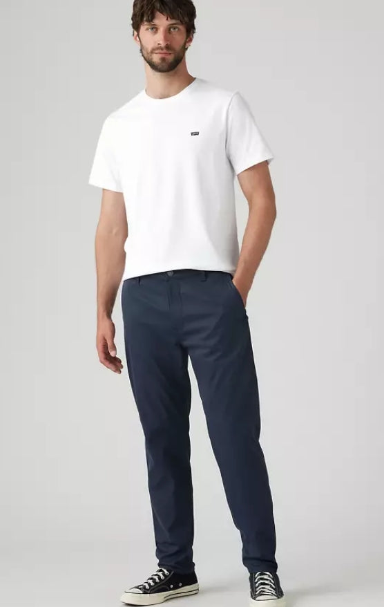 PANTALÓN CHINO™ SATINADO - LEVI'S®