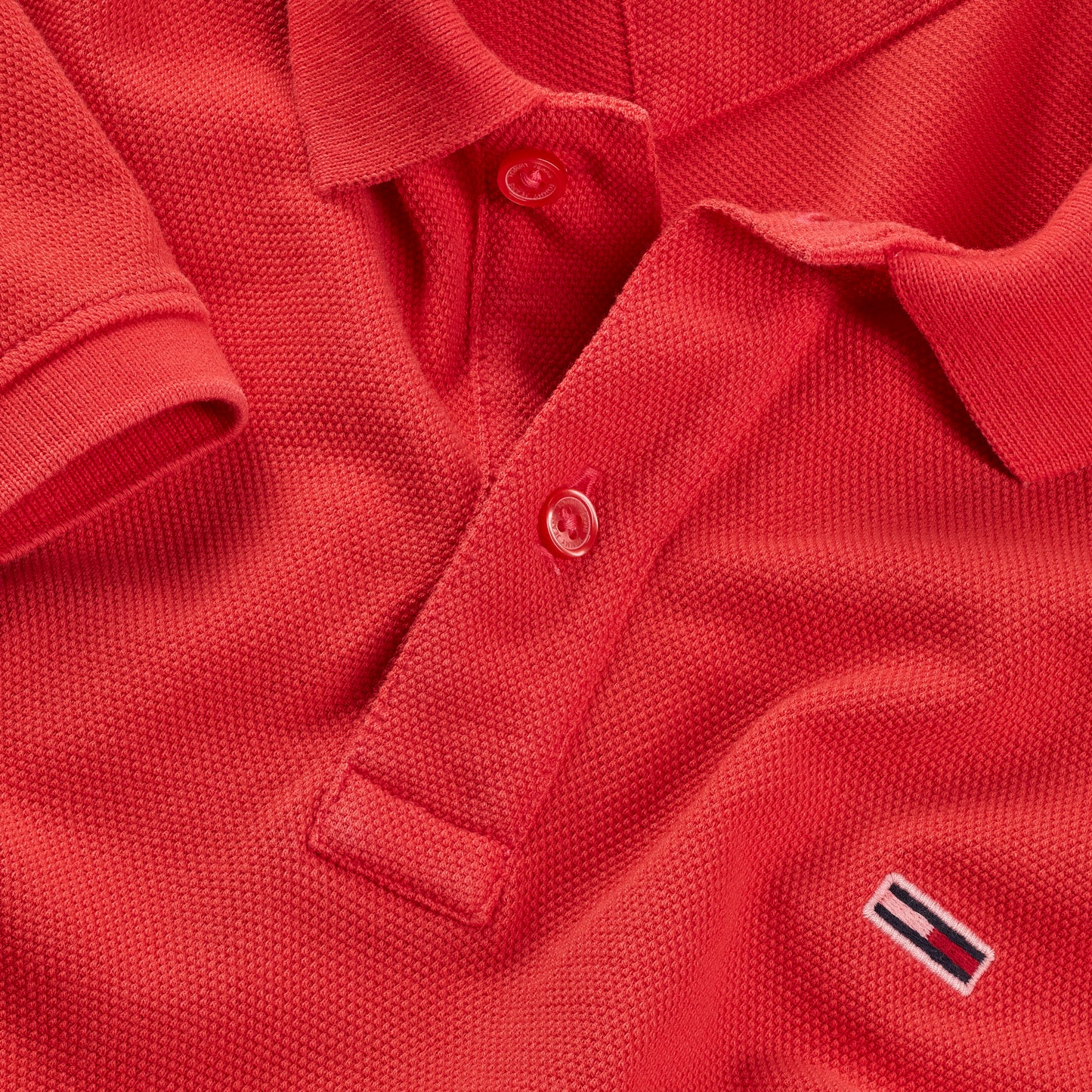 POLO LISO LOGO PEQUEÑO - TOMMY JEANS