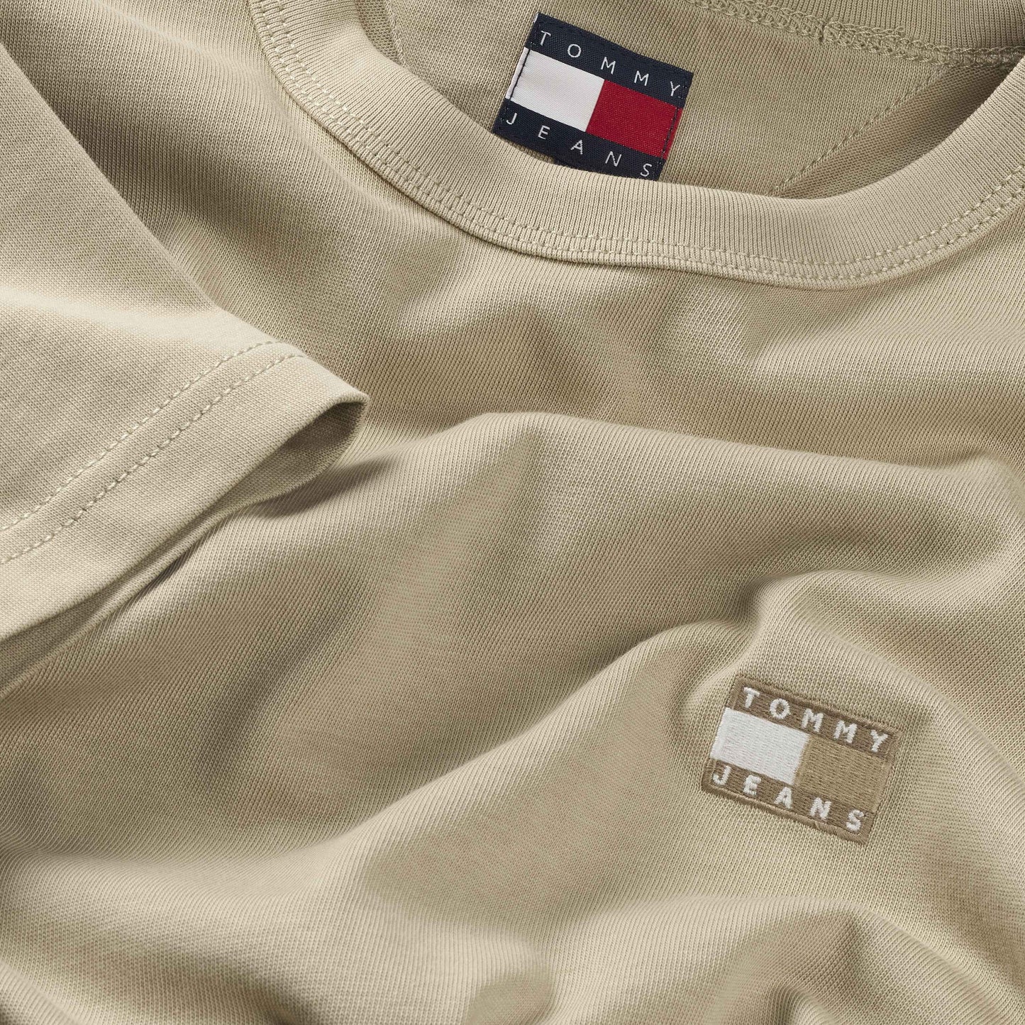 CAMISETA LOGO BORDADO AL TONO - TOMMY JEANS