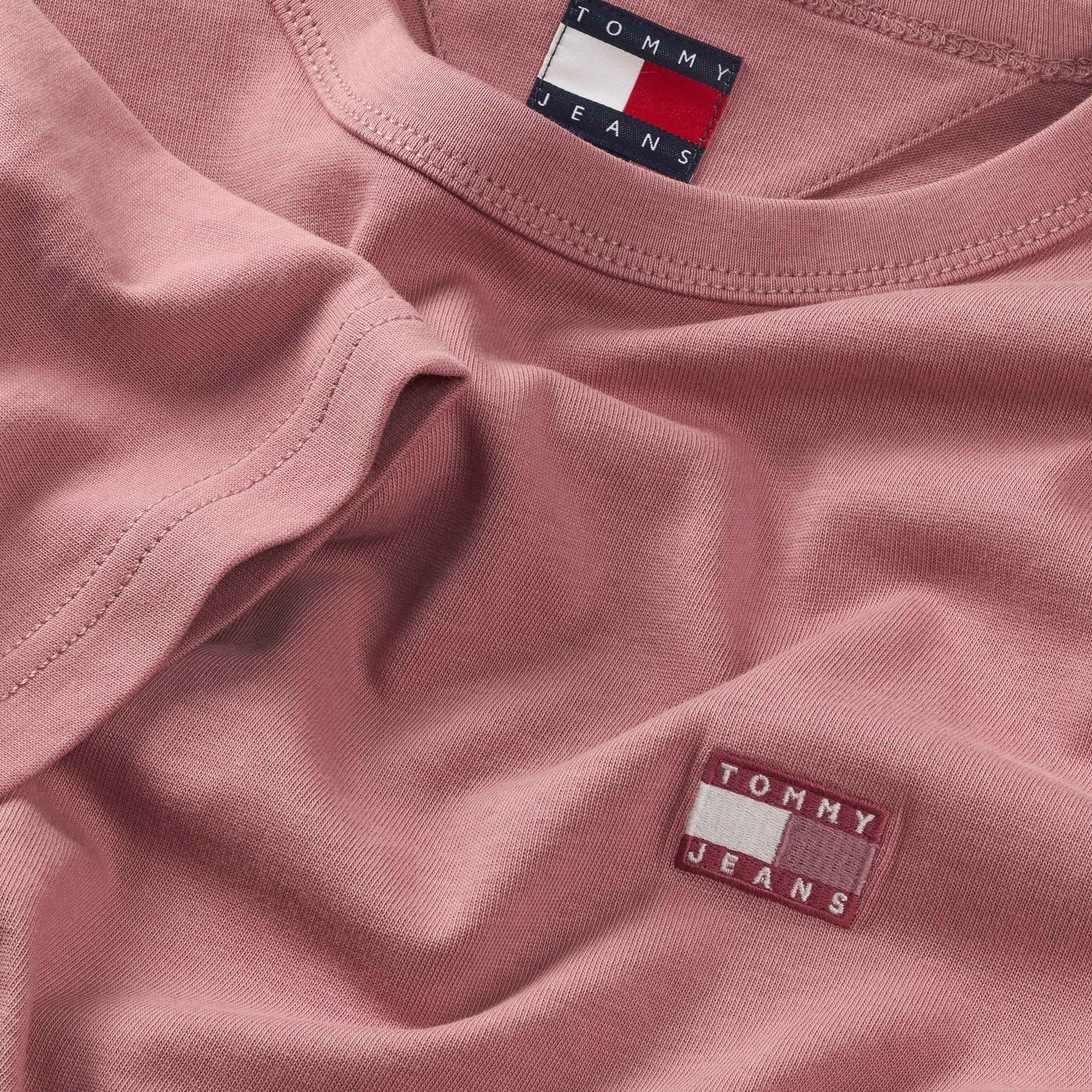 CAMISETA LOGO BORDADO AL TONO - TOMMY JEANS