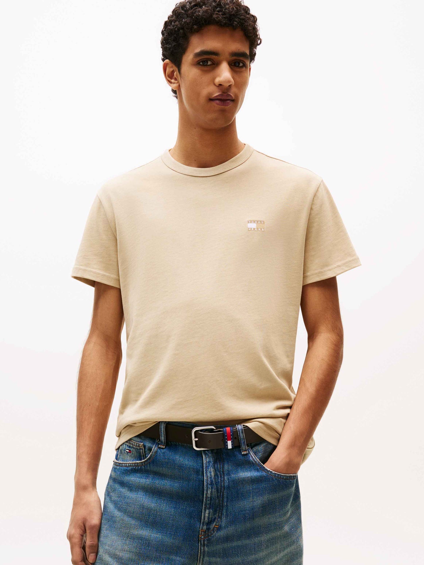CAMISETA LOGO BORDADO AL TONO - TOMMY JEANS