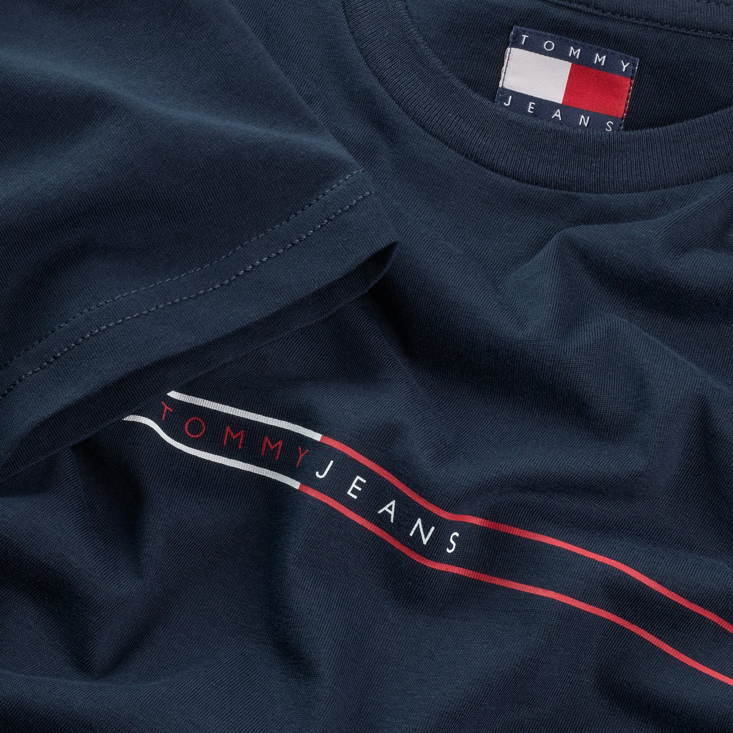 CAMISETA LOGO EN MEDIO - TOMMY JEANS