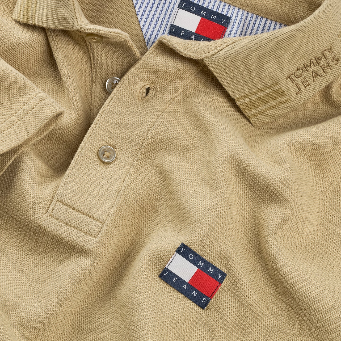 POLO LOGO BORDADO EN EL CUELLO - TOMMY JEANS