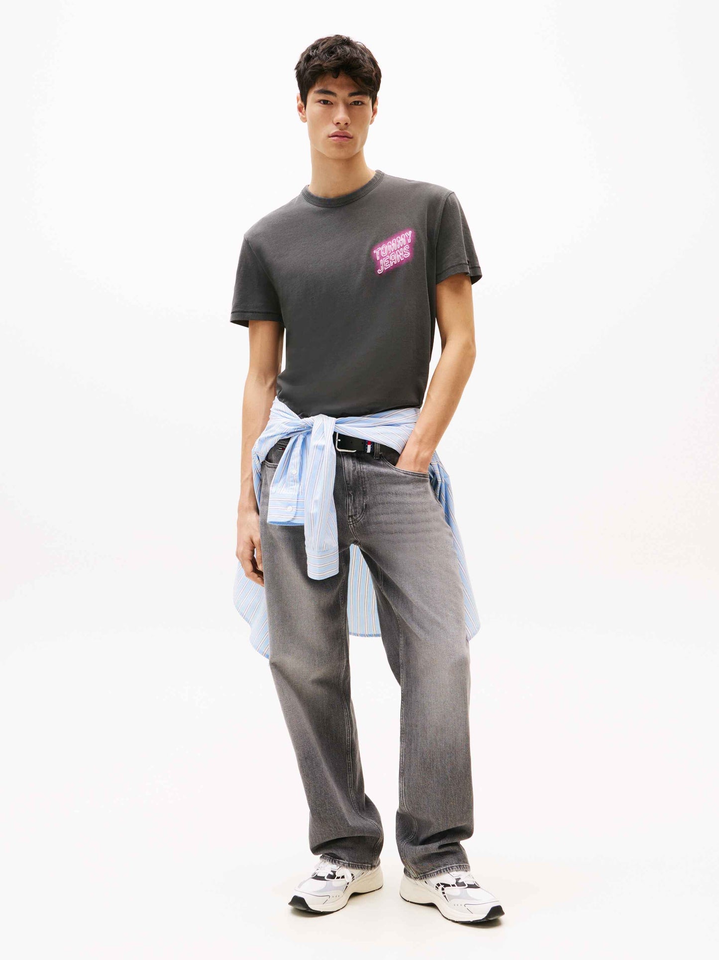 CAMISETA DIBUJO ENGOMADO - TOMMY JEANS
