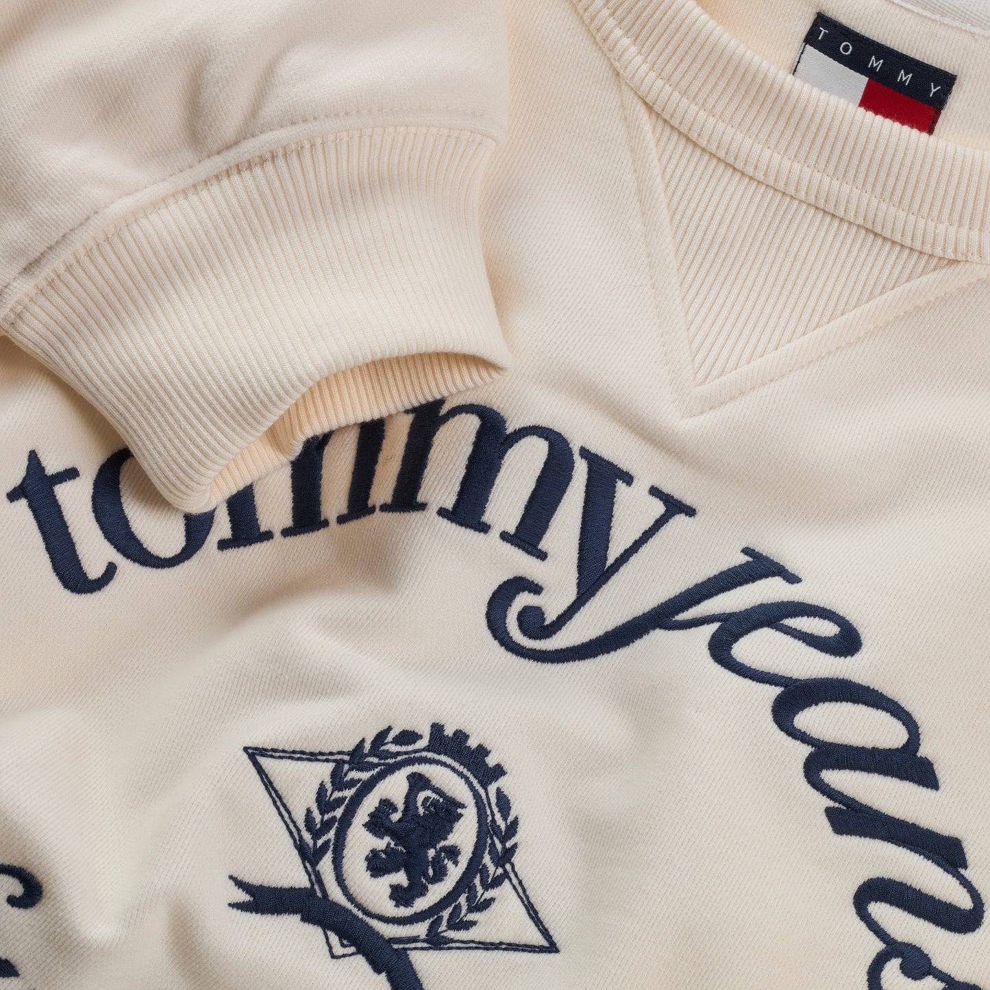 SUDADERA LOGO CREMA - TOMMY JEANS