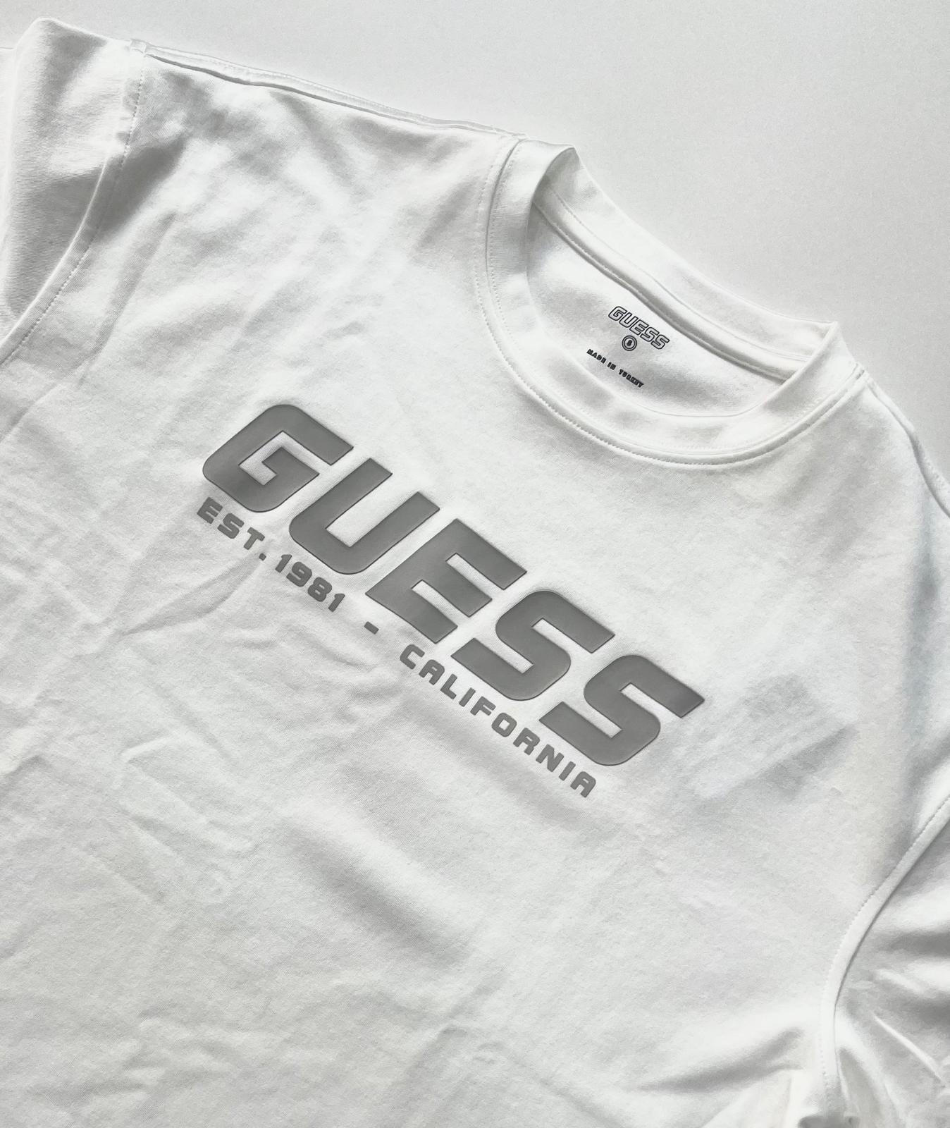 CAMISETA LOGO ENGOMADO - GUESS