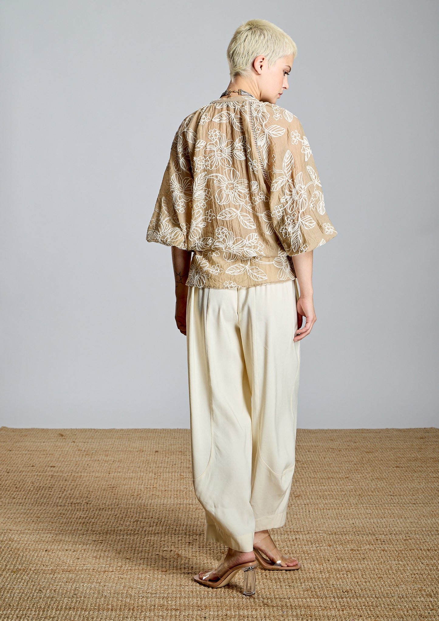 PANTALÓN CON PINZAS - ALBA CONDE