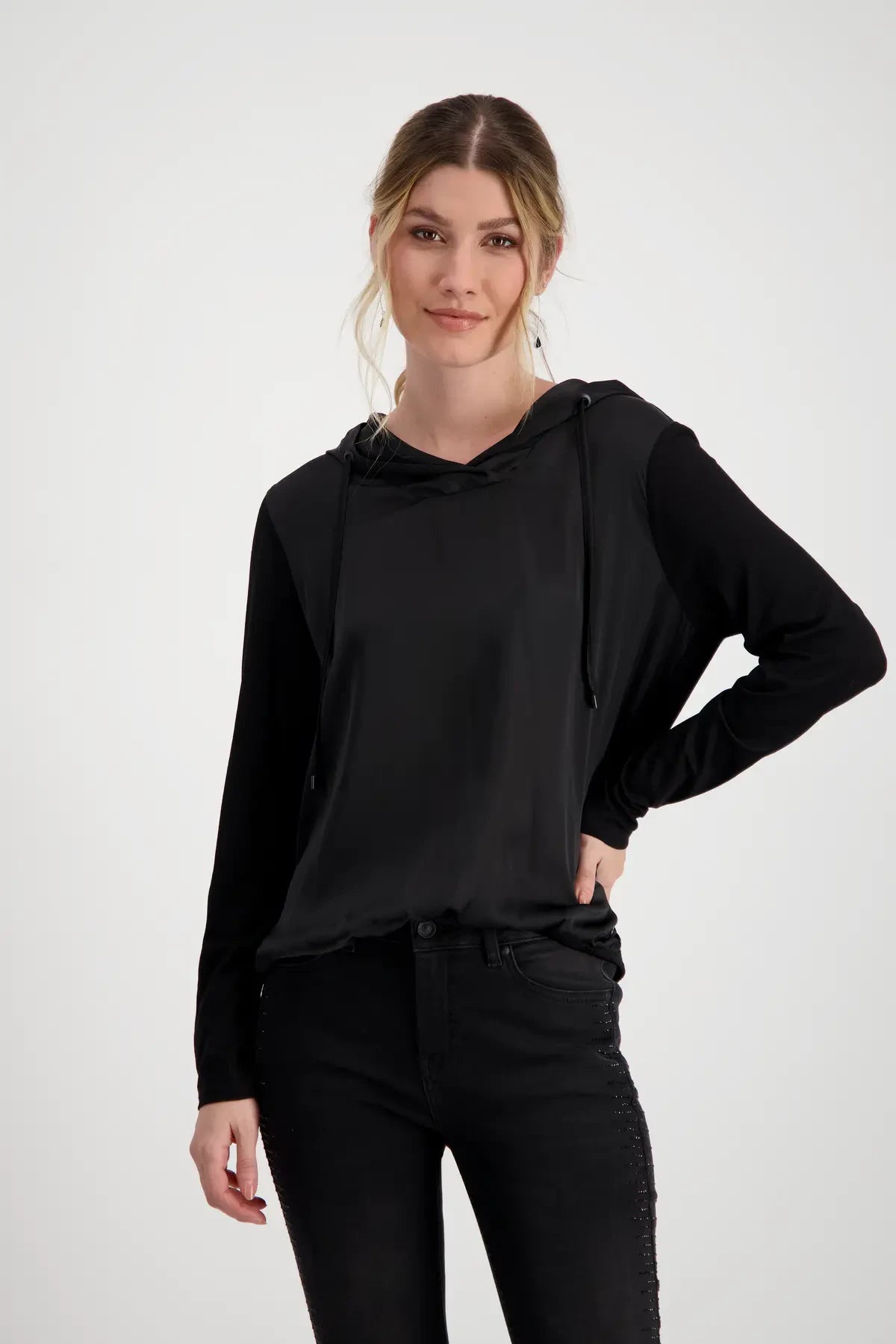 BLUSA SATÉN Y PUNTO CAPUCHA - MONARI