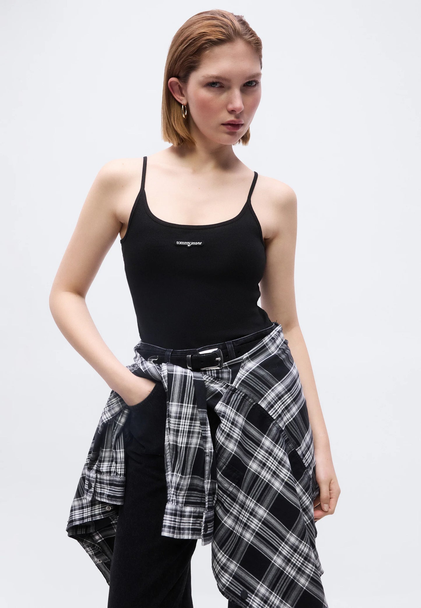 CAMISETA SCRIPT - TOMMY JEANS