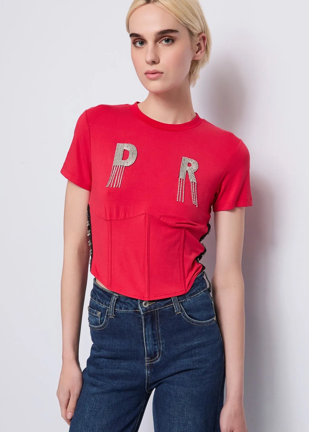 TOP CON LOGO Y PEDRERÍA - DENNY ROSE