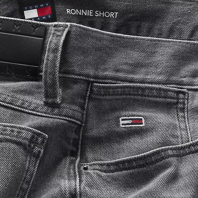 PANTALÓN CORTO JEANS GRIS - TOMMY JEANS