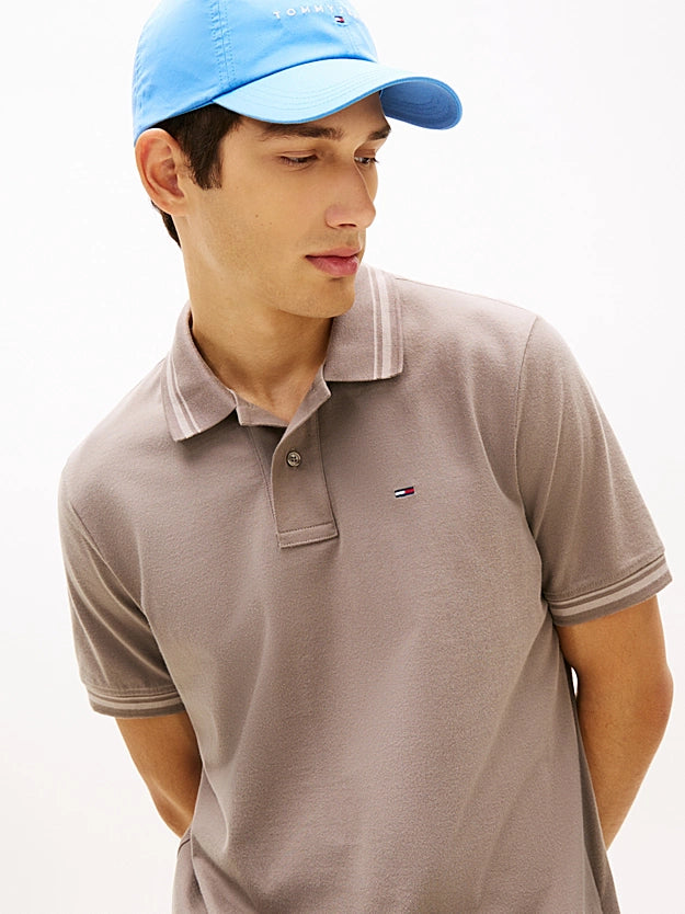 POLO CORTE REGULAR - TOMMY JEANS