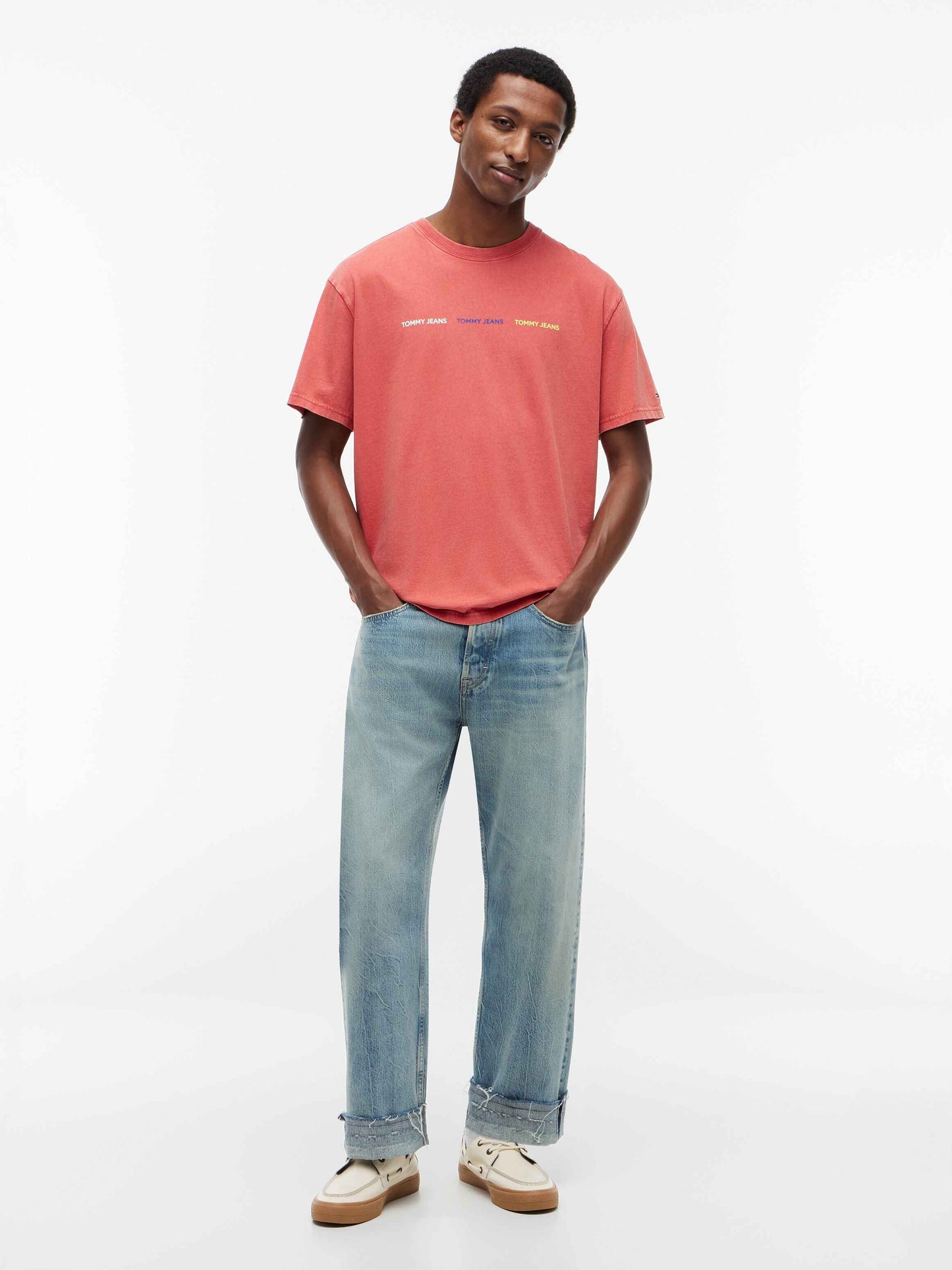 CAMISETA LOGO ENGOMADO - TOMMY JEANS