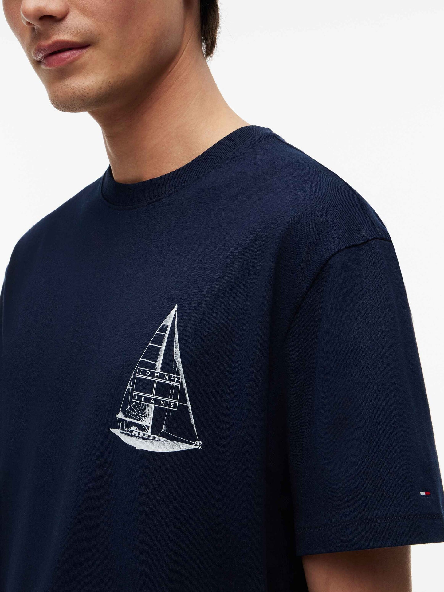 CAMISETA LOGO VELA - TOMMY JEANS