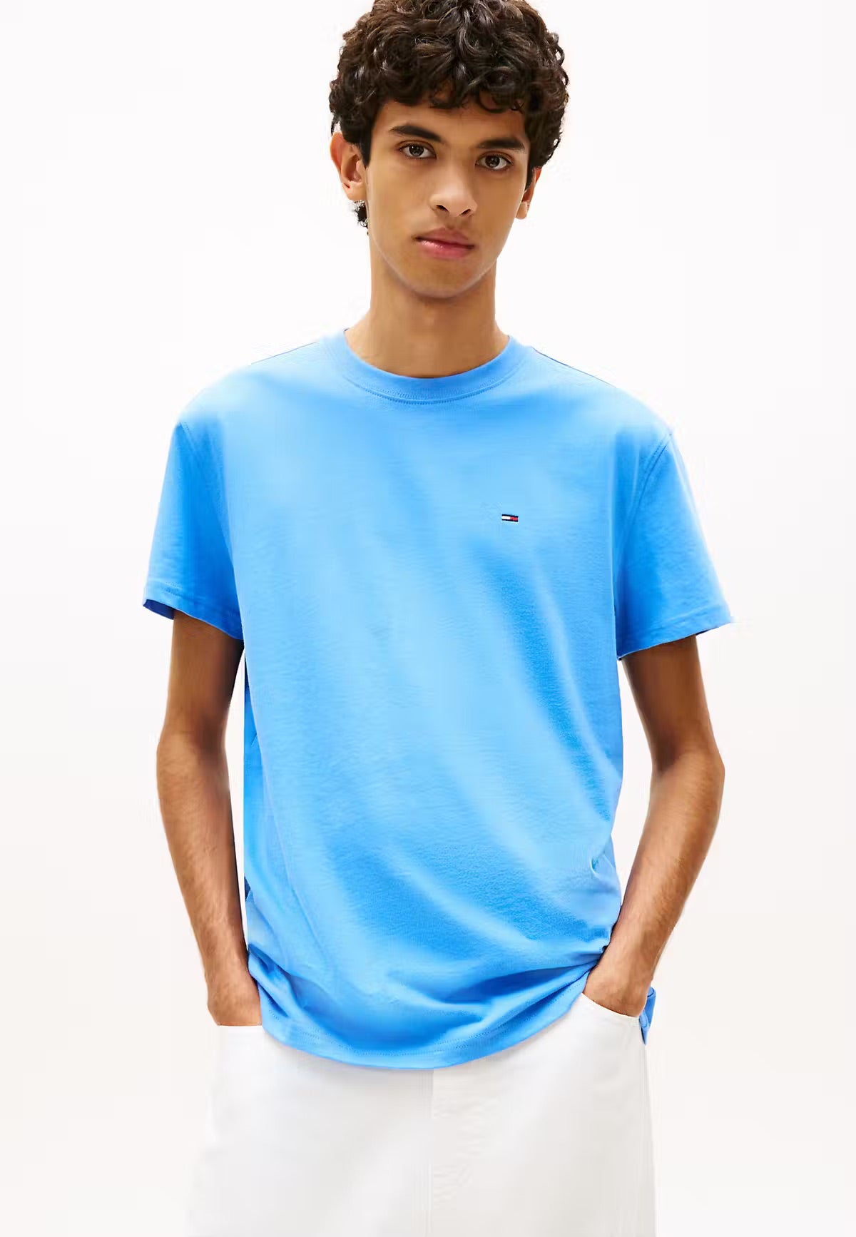 CAMISETA BÁSICA REGULAR - TOMMY JEANS