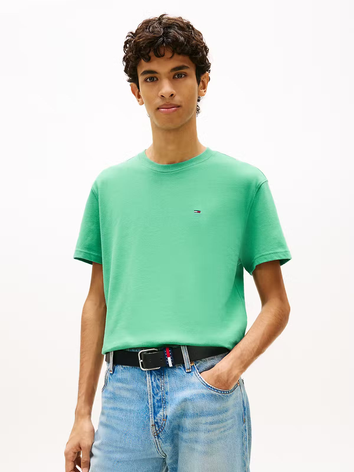 CAMISETA BÁSICA REGULAR - TOMMY JEANS