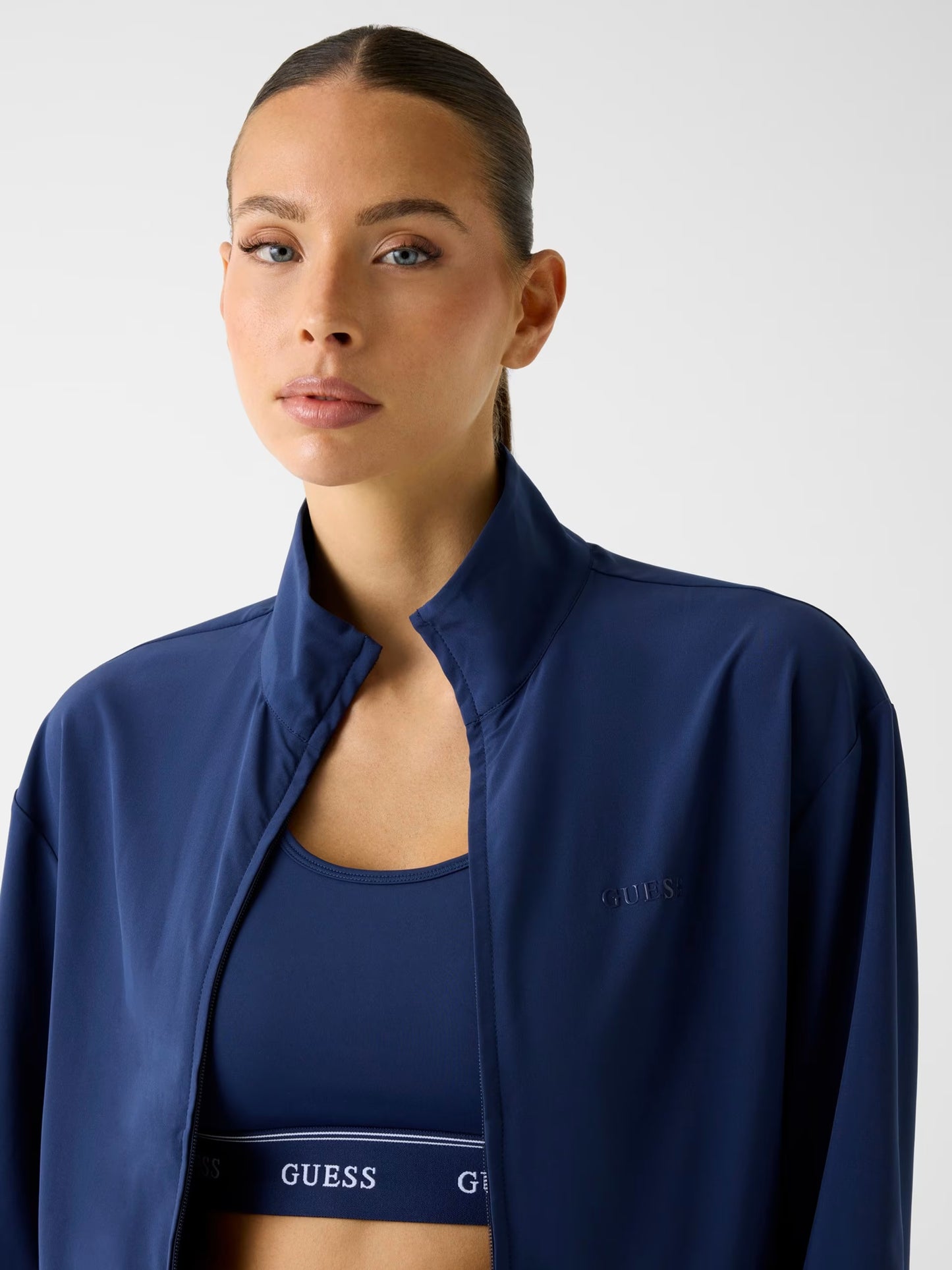 CHAQUETA CORTAVIENTOS - GUESS