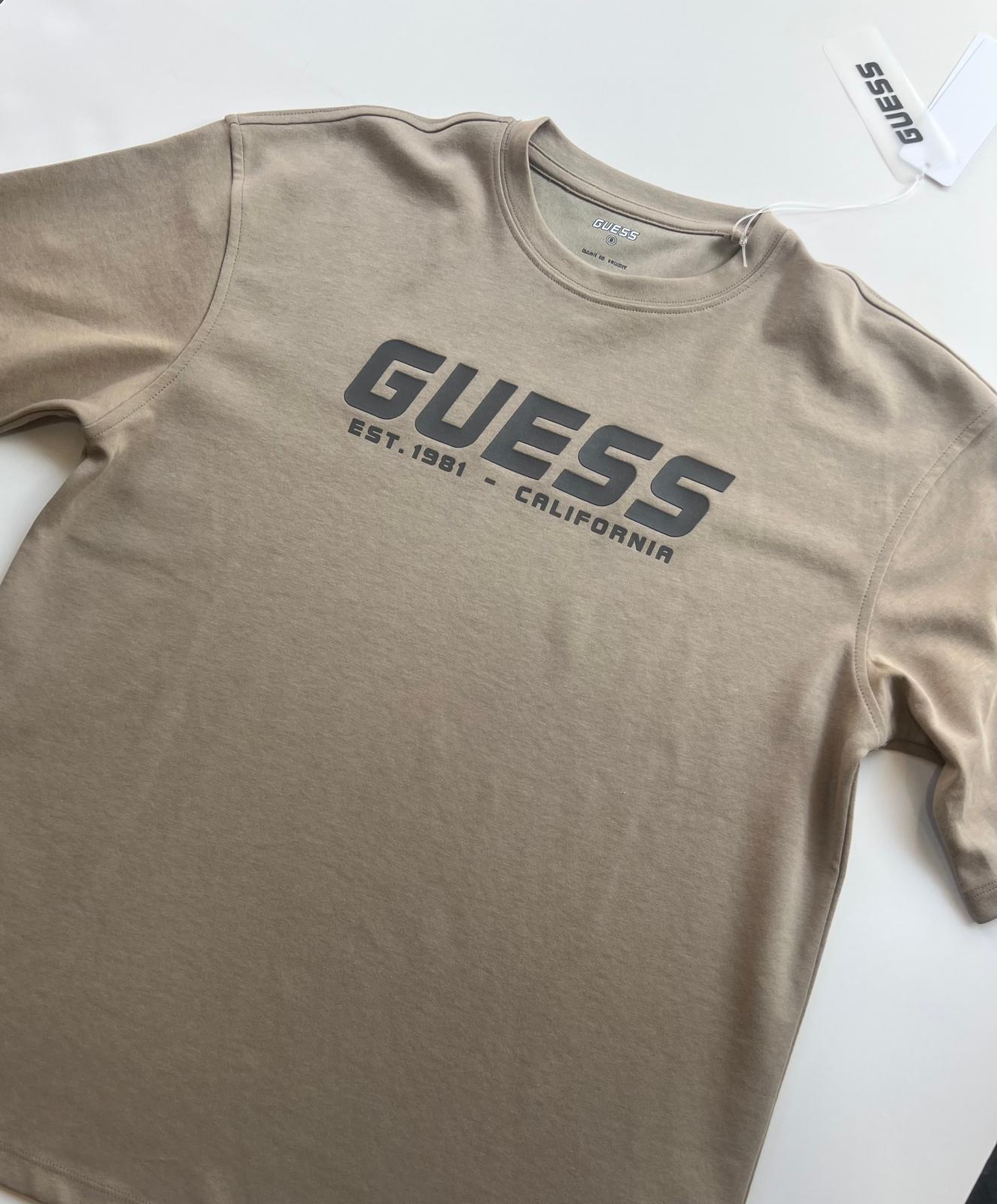 CAMISETA LOGO ENGOMADO - GUESS