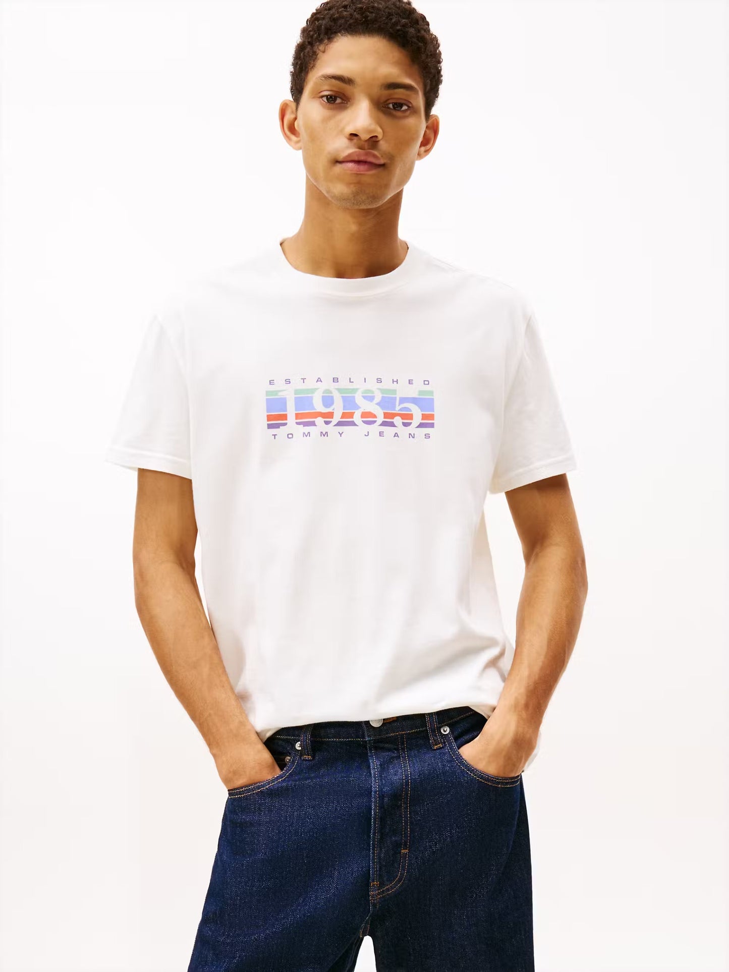 CAMISETA 1985 - TOMMY JEANS