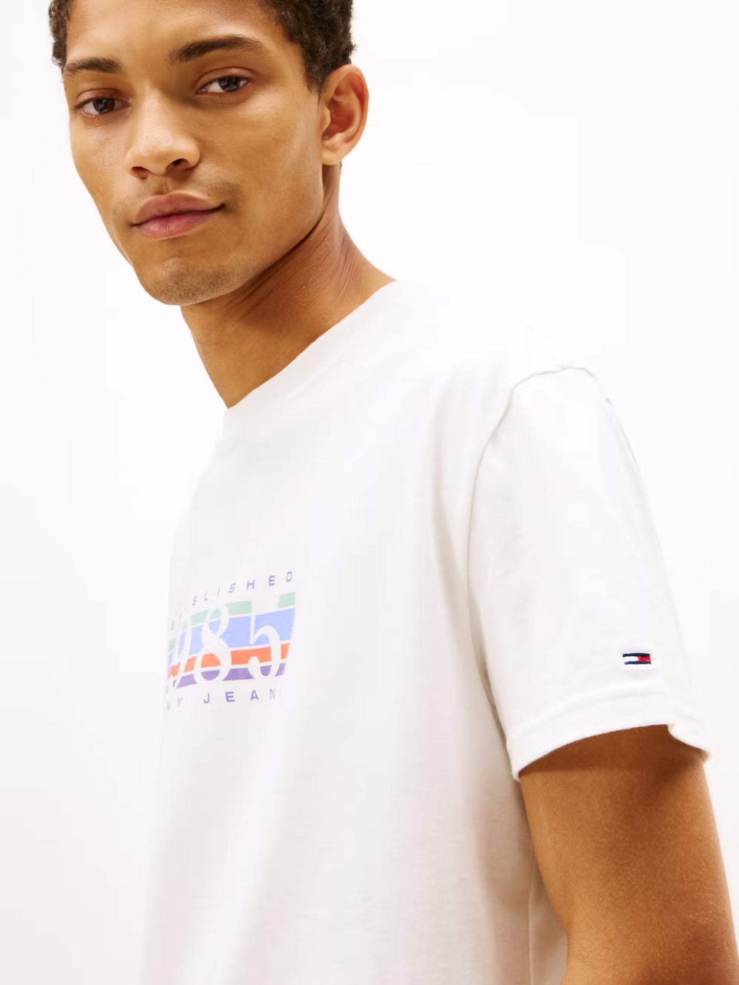 CAMISETA 1985 - TOMMY JEANS