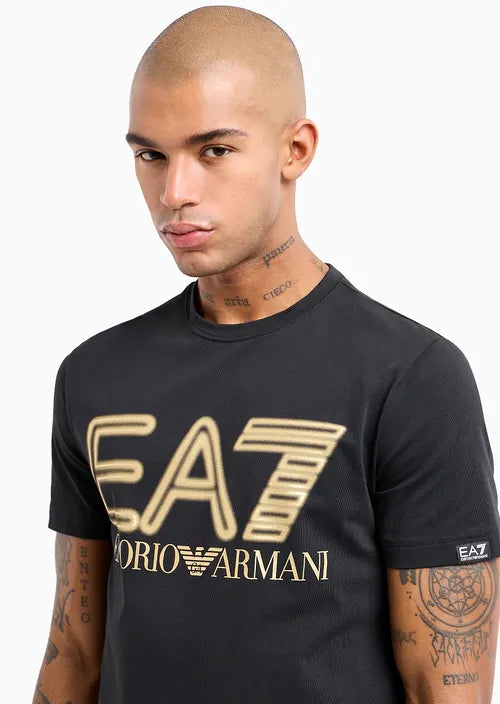 CAMISETA NEGRA LOGO DORADO - EA7